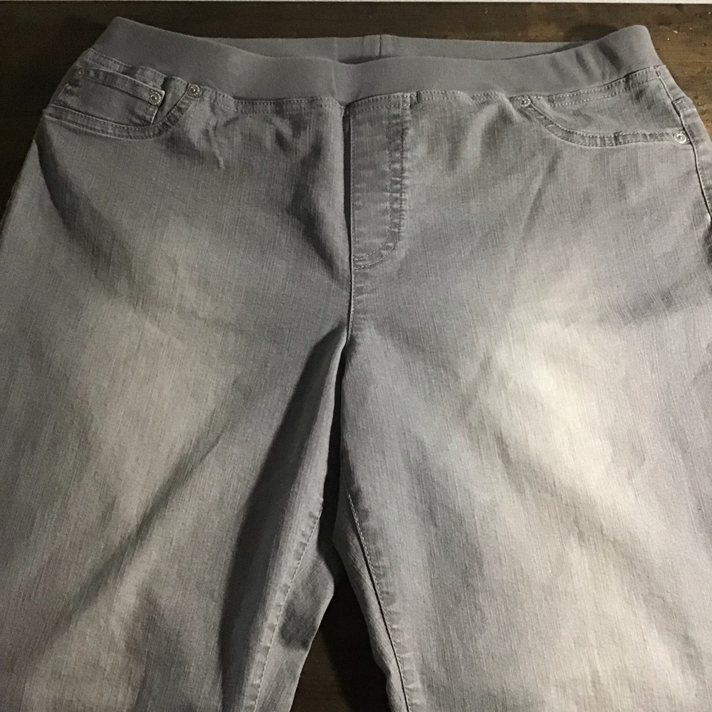 Chico’s Platinum Slip on Pants Size 2.5